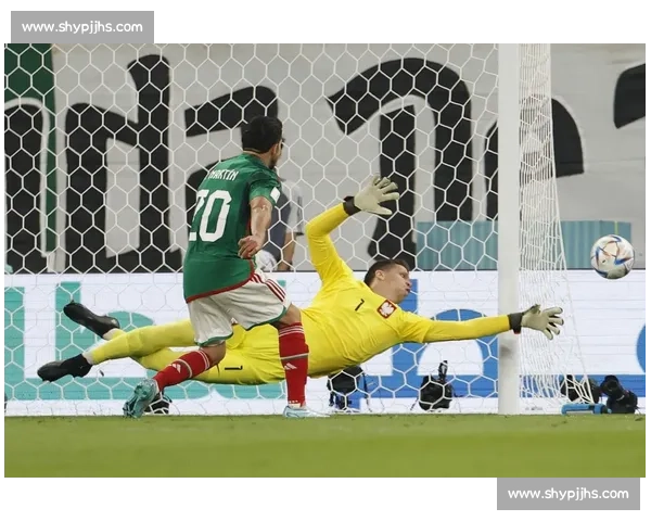 格罗西茨基：渴望回归波兰国家队，与莱万关系未受风波影响