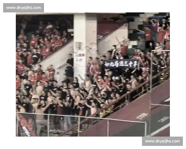 成都球迷 苟活 30 年 争议升级！从横幅到涂鸦，地域对立何时休？